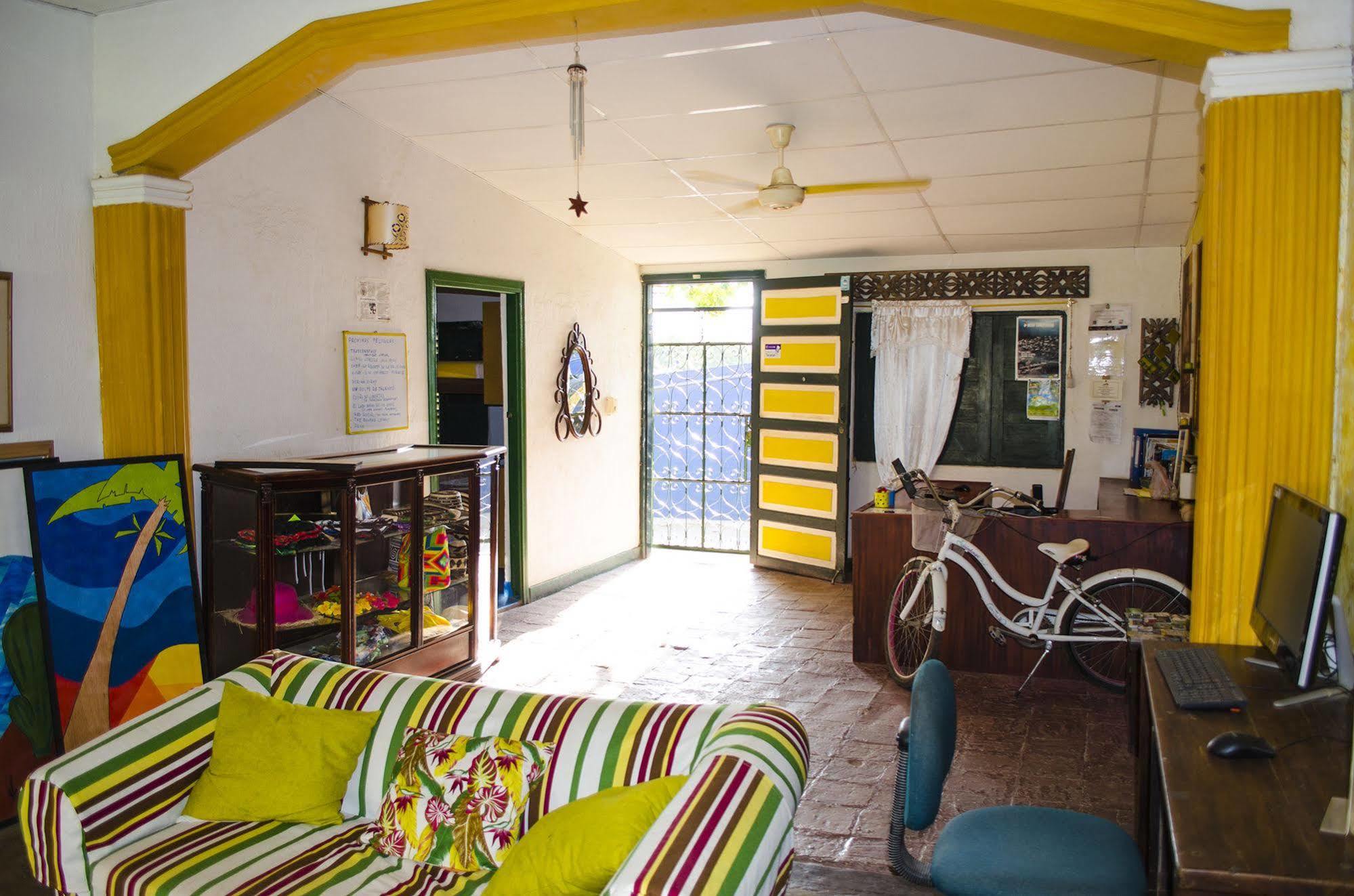 Hostel Villa Mary Taganga Buitenkant foto